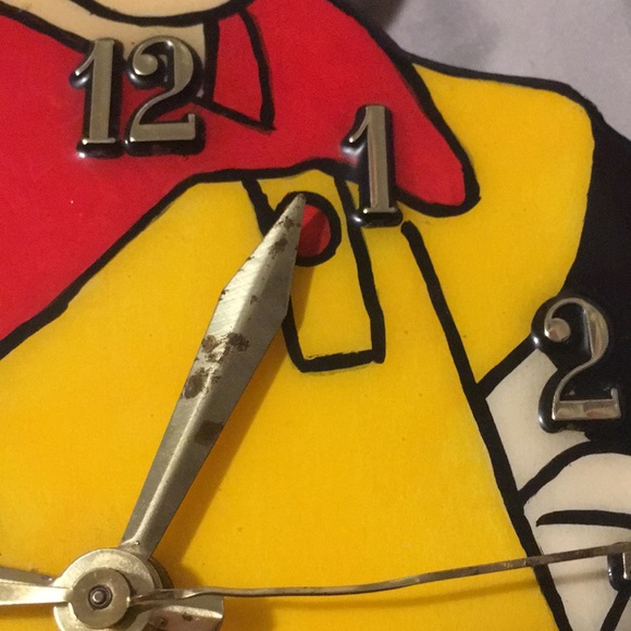 Mickey mouse shaped clock - Picture 7 of 13